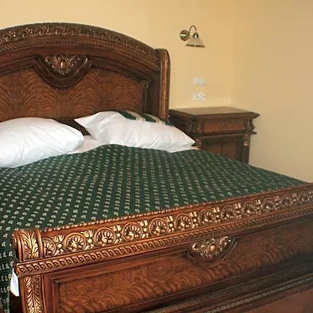 Daisy Superior Bed & Breakfast 3*