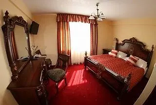 黛西高级酒店 3*