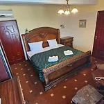 Daisy Superior Bed and Breakfast 3*