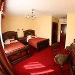 Daisy Superior Bed and Breakfast 3*